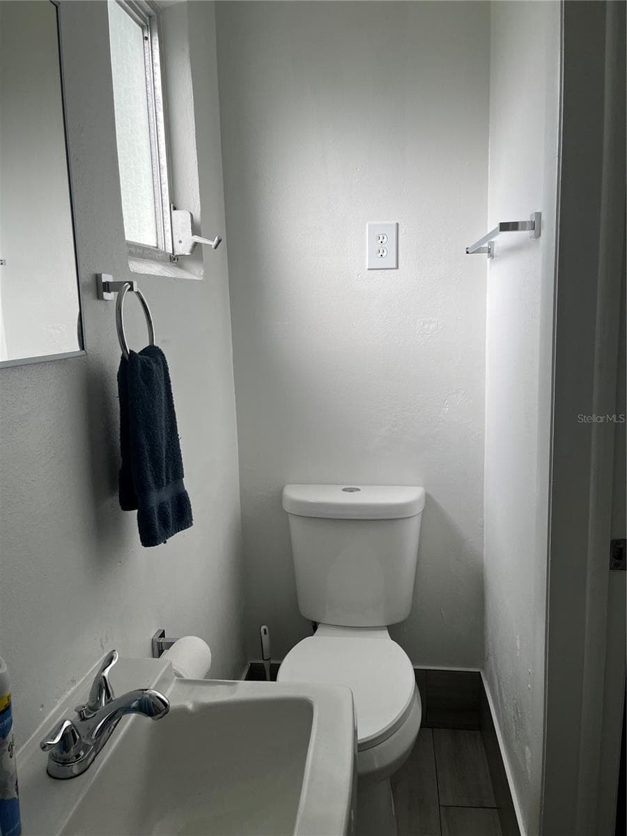 528 LAKE DRIVE — photo 12 of 17