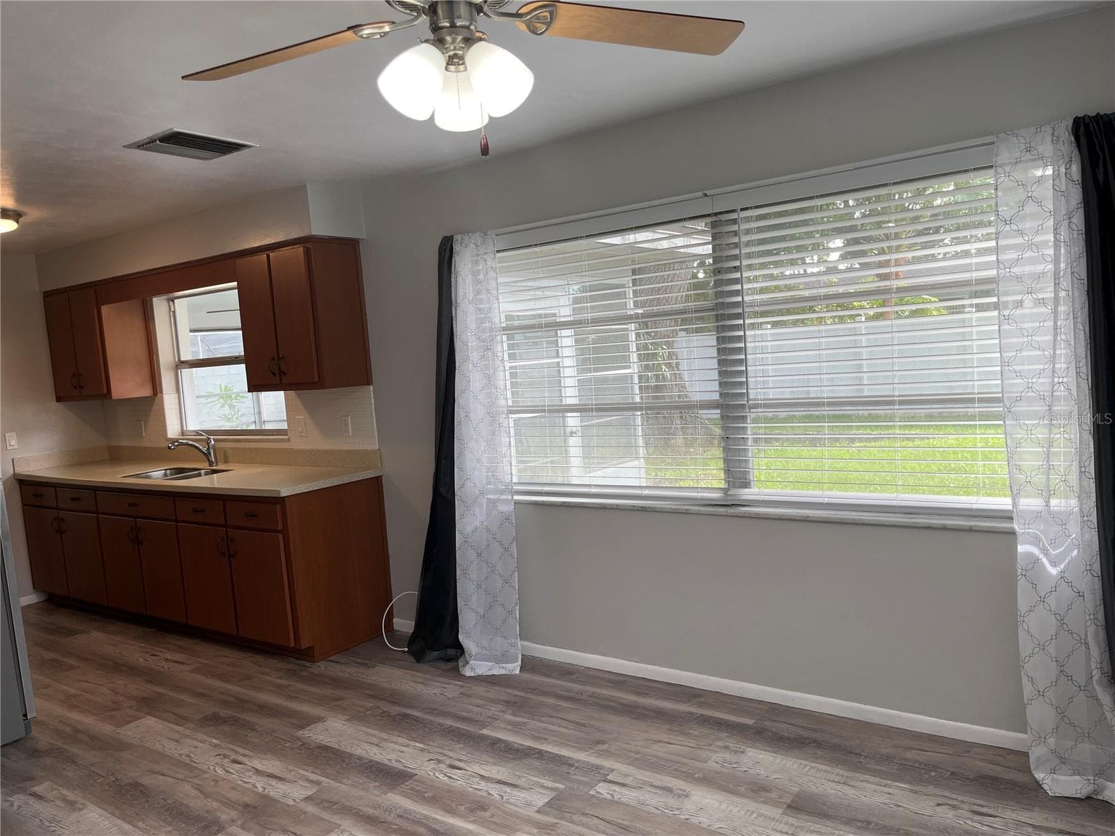 528 LAKE DRIVE — photo 6 of 17