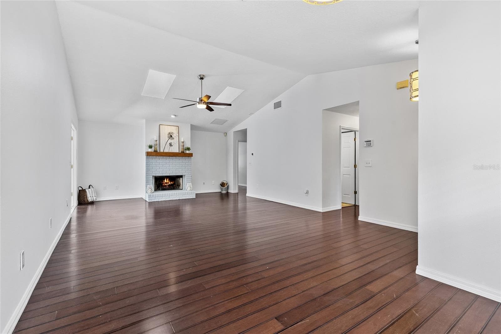 155 LAKE MARY AVENUE — photo 9 of 52