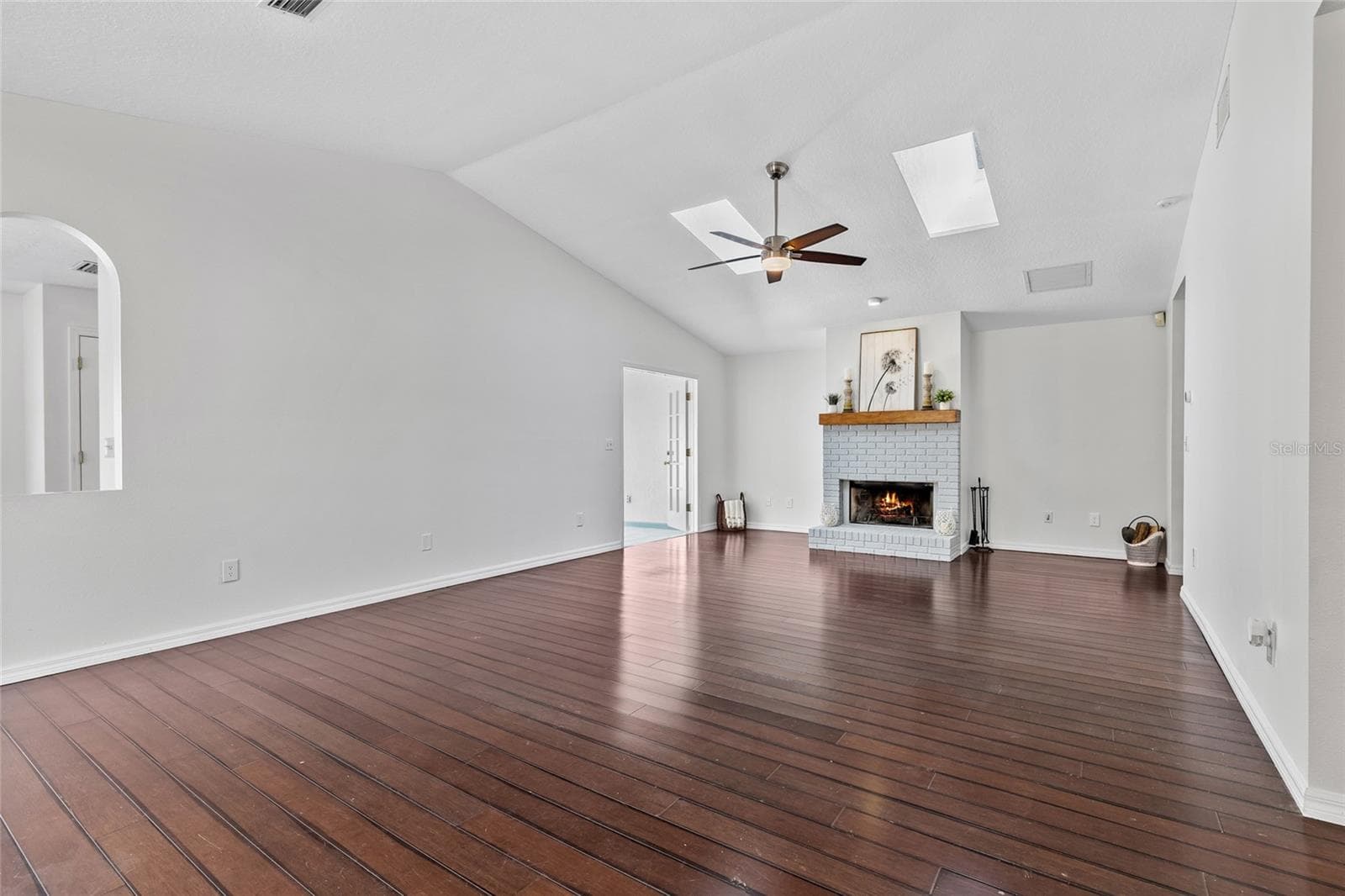 155 LAKE MARY AVENUE — photo 7 of 52