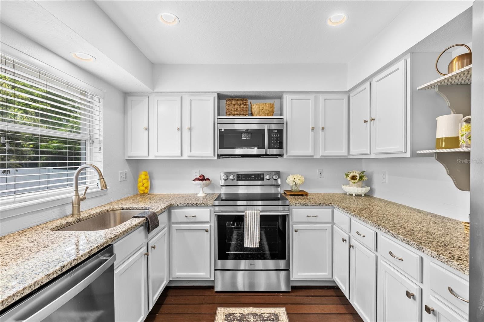 155 LAKE MARY AVENUE — photo 15 of 52
