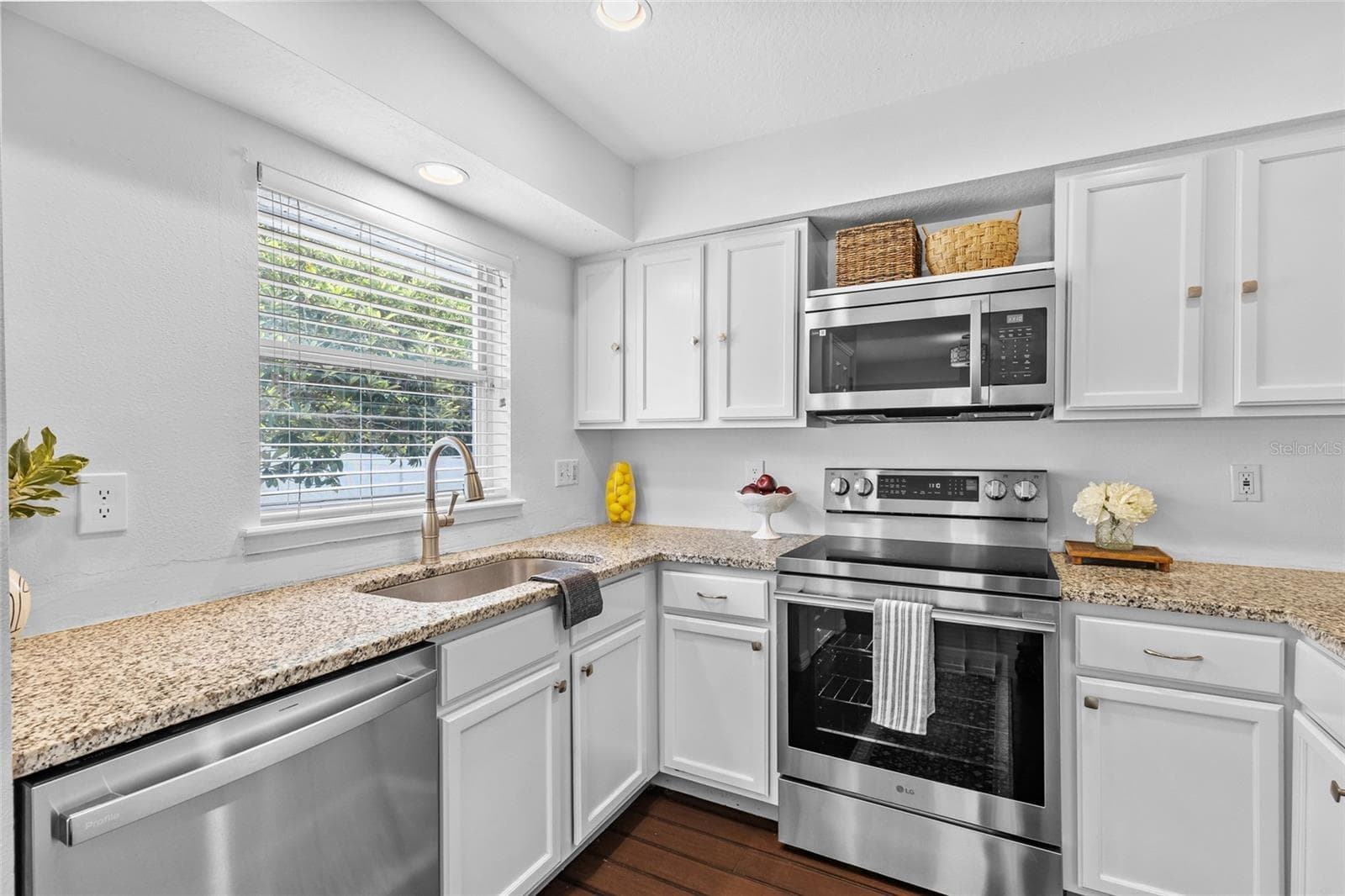155 LAKE MARY AVENUE — photo 16 of 52