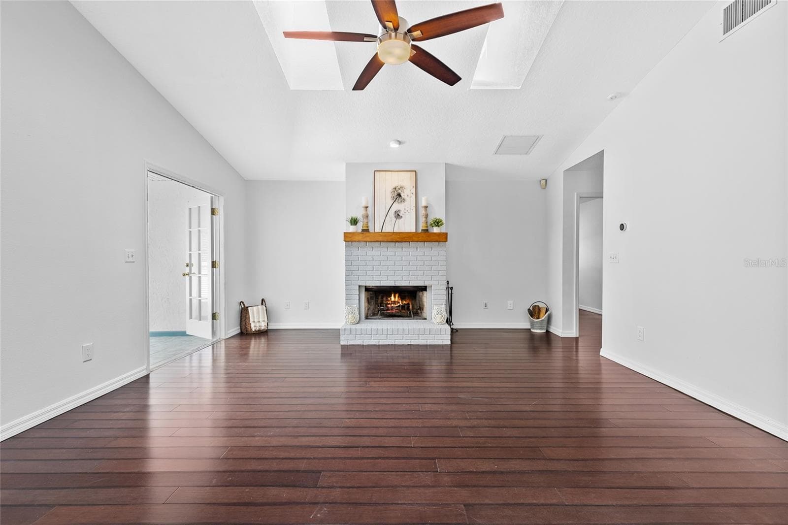 155 LAKE MARY AVENUE — photo 6 of 52