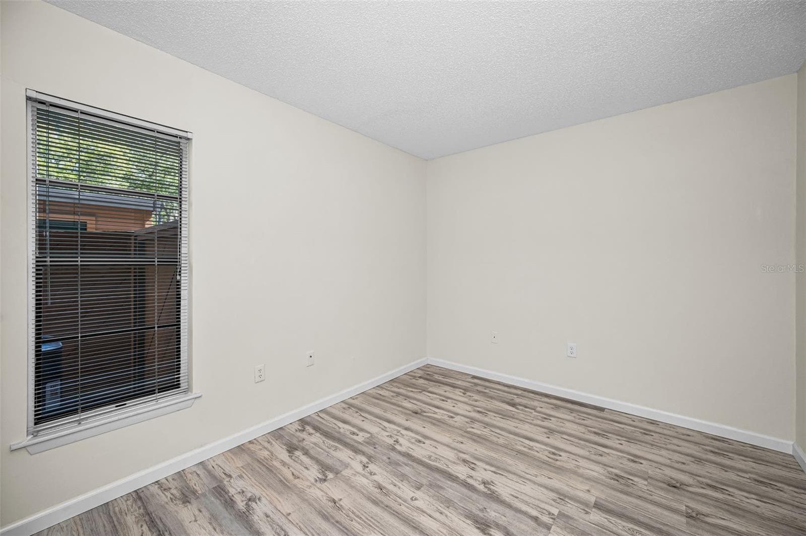 2205 LENNOX ROAD — photo 17 of 70