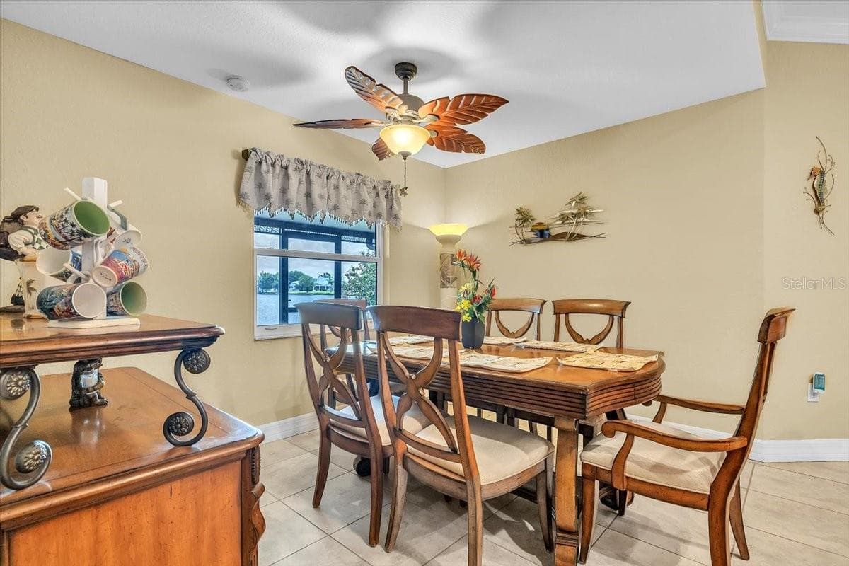 11614 COURTLY MANOR DRIVE — photo 15 of 49