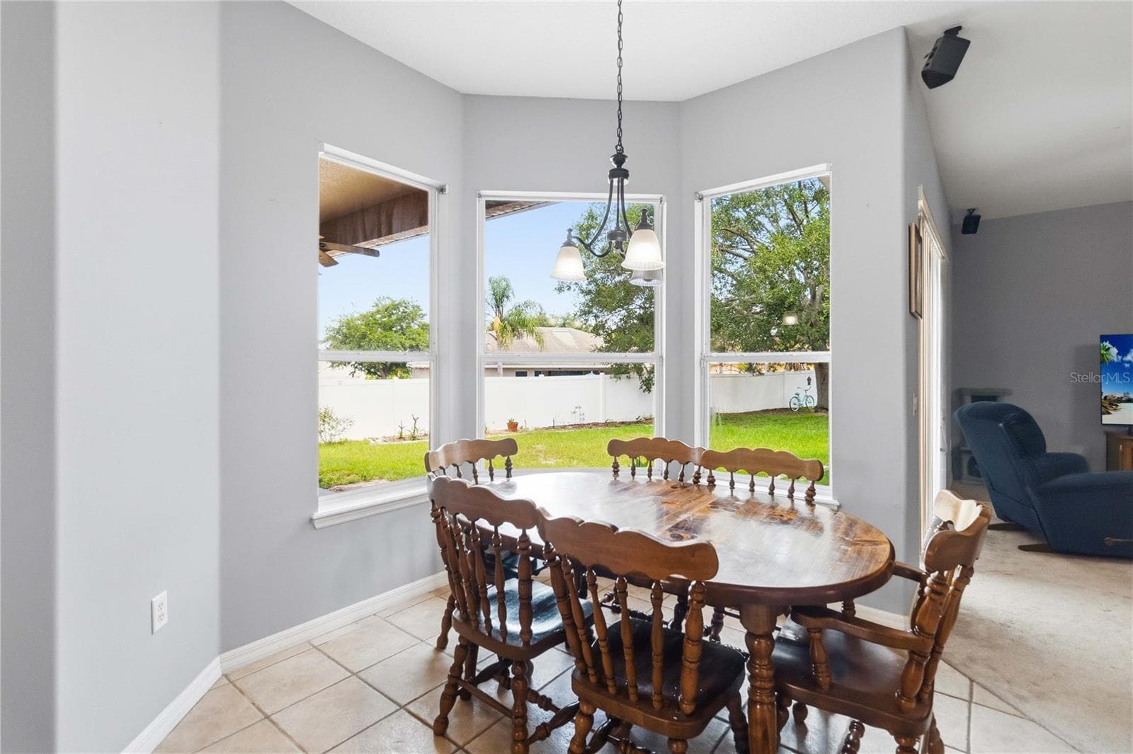 1085 CHASE DRIVE — photo 14 of 40