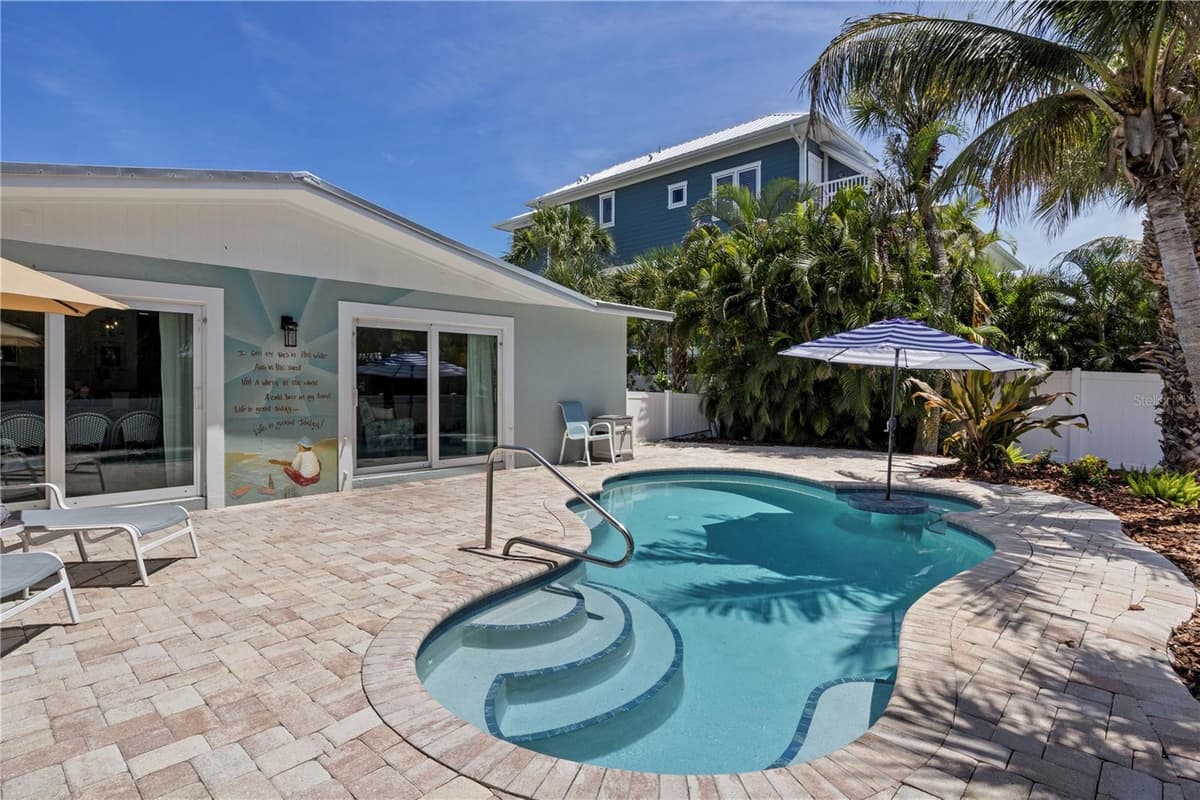 110 PALM AVENUE — photo 46 of 47