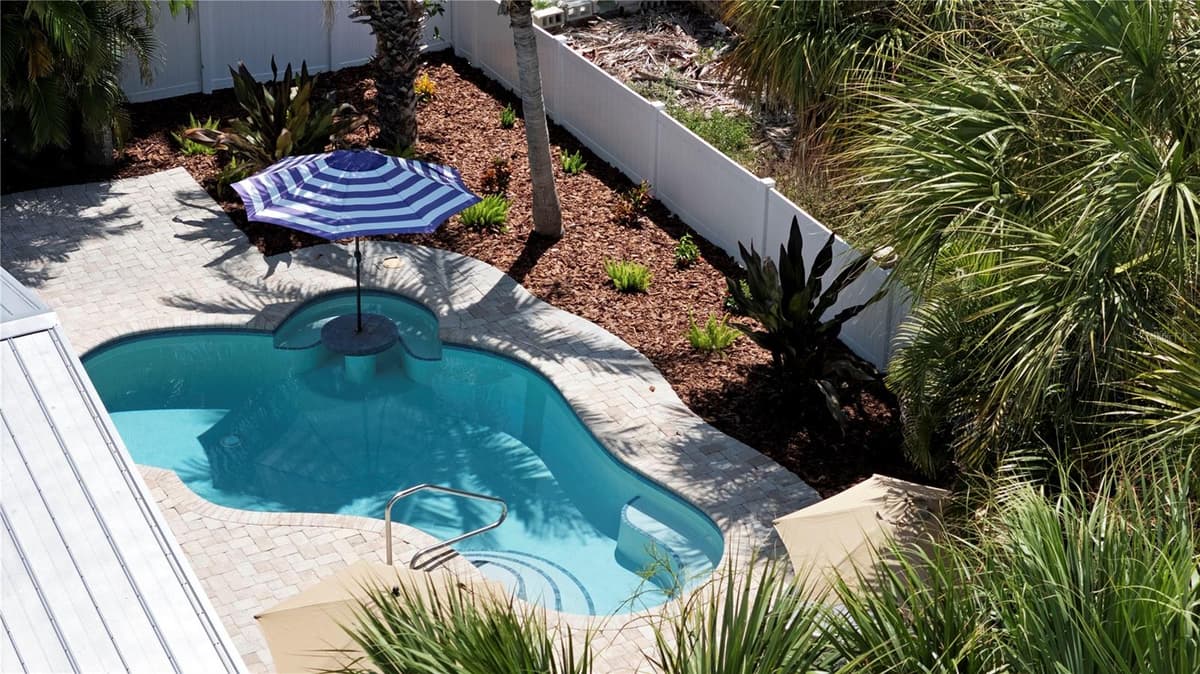 110 PALM AVENUE — photo 42 of 47