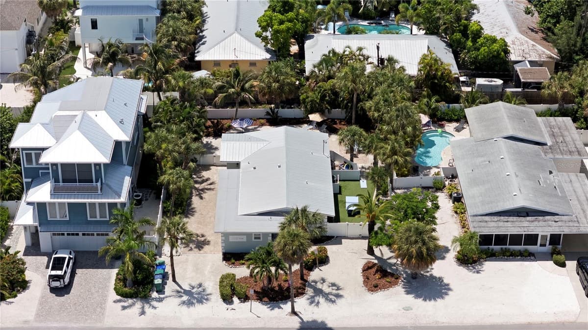 110 PALM AVENUE — photo 40 of 47