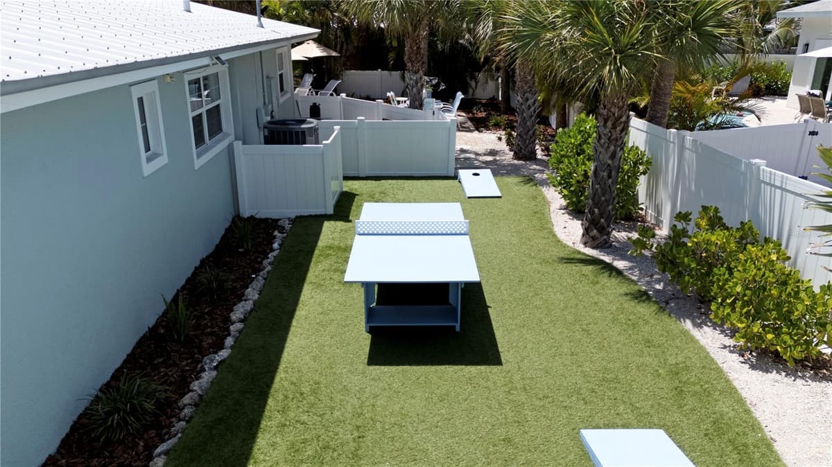 110 PALM AVENUE — photo 41 of 47