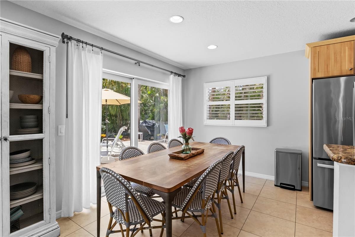 110 PALM AVENUE — photo 10 of 47
