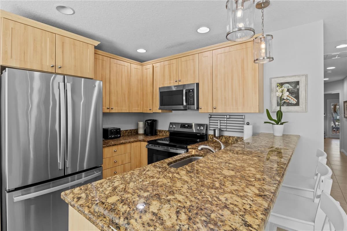 110 PALM AVENUE — photo 16 of 47