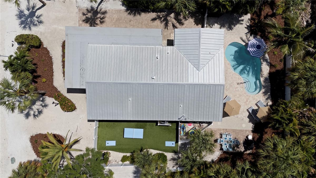 110 PALM AVENUE — photo 33 of 47