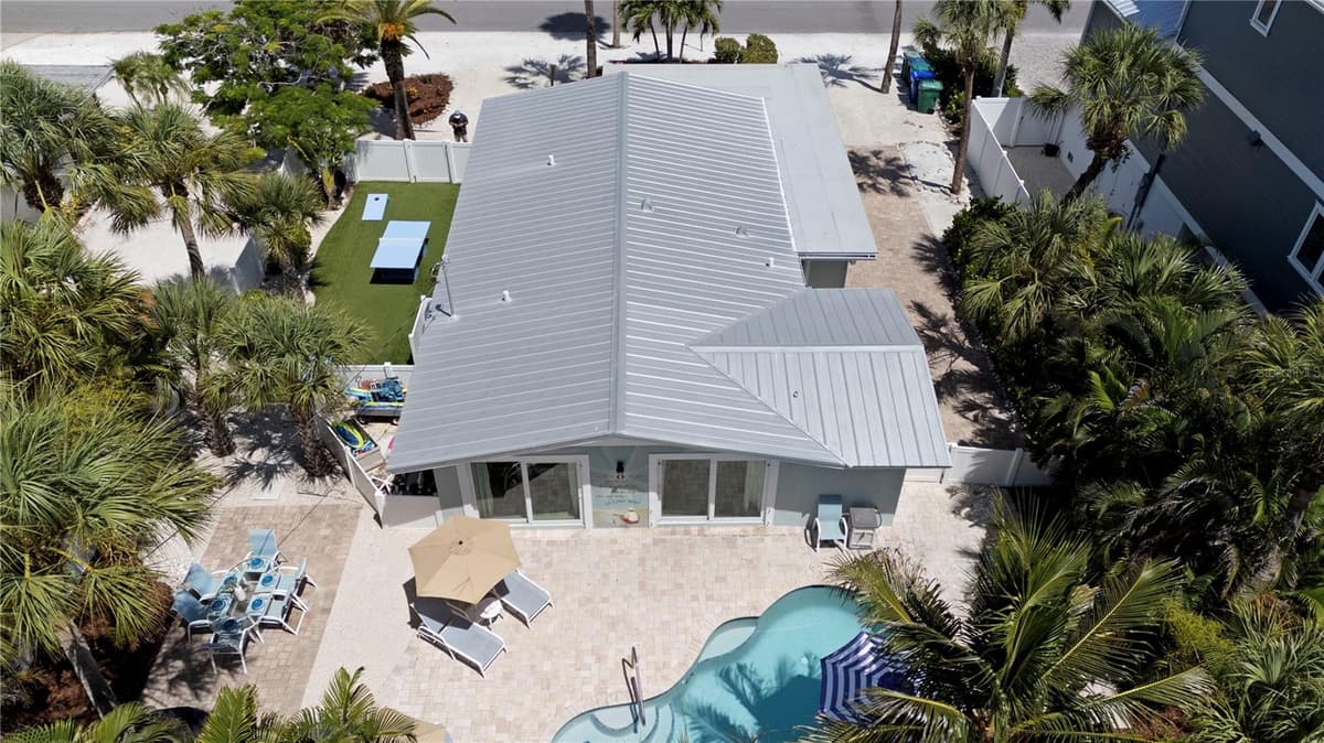 110 PALM AVENUE — photo 43 of 47