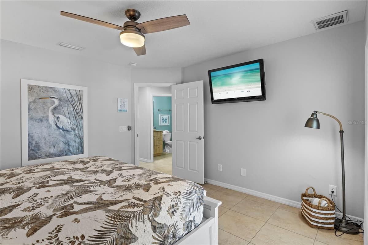 110 PALM AVENUE — photo 19 of 47