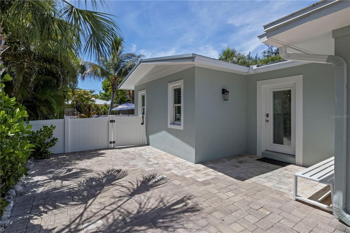 110 PALM AVENUE — photo 31 of 47