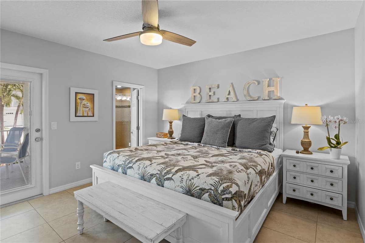 110 PALM AVENUE — photo 17 of 47