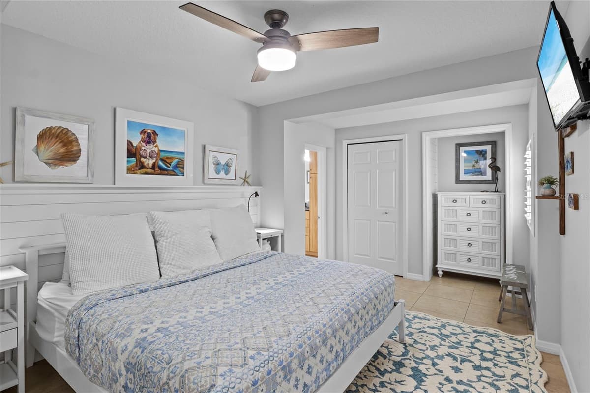 110 PALM AVENUE — photo 21 of 47