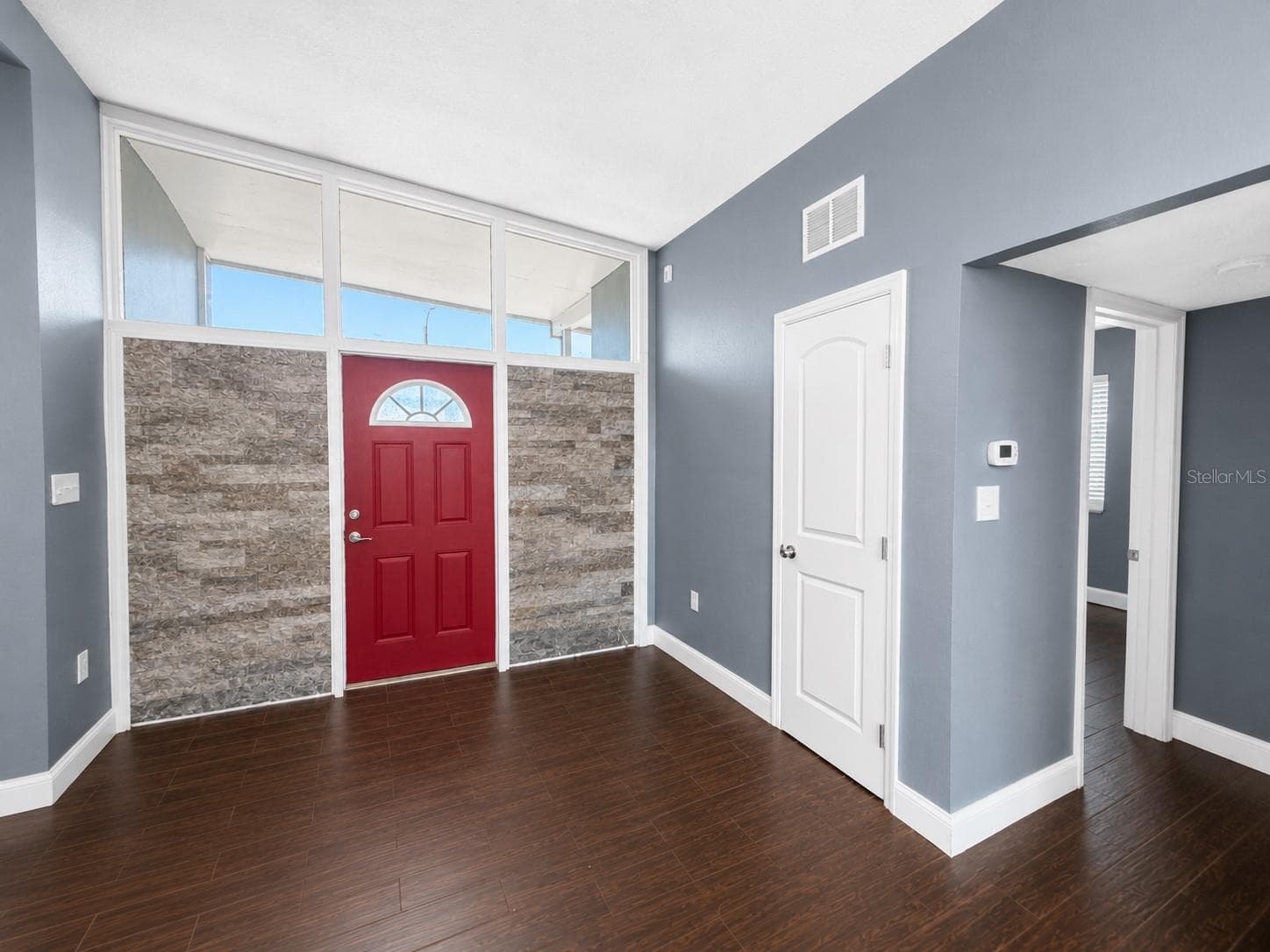 21442 GLADIS AVENUE — photo 9 of 44