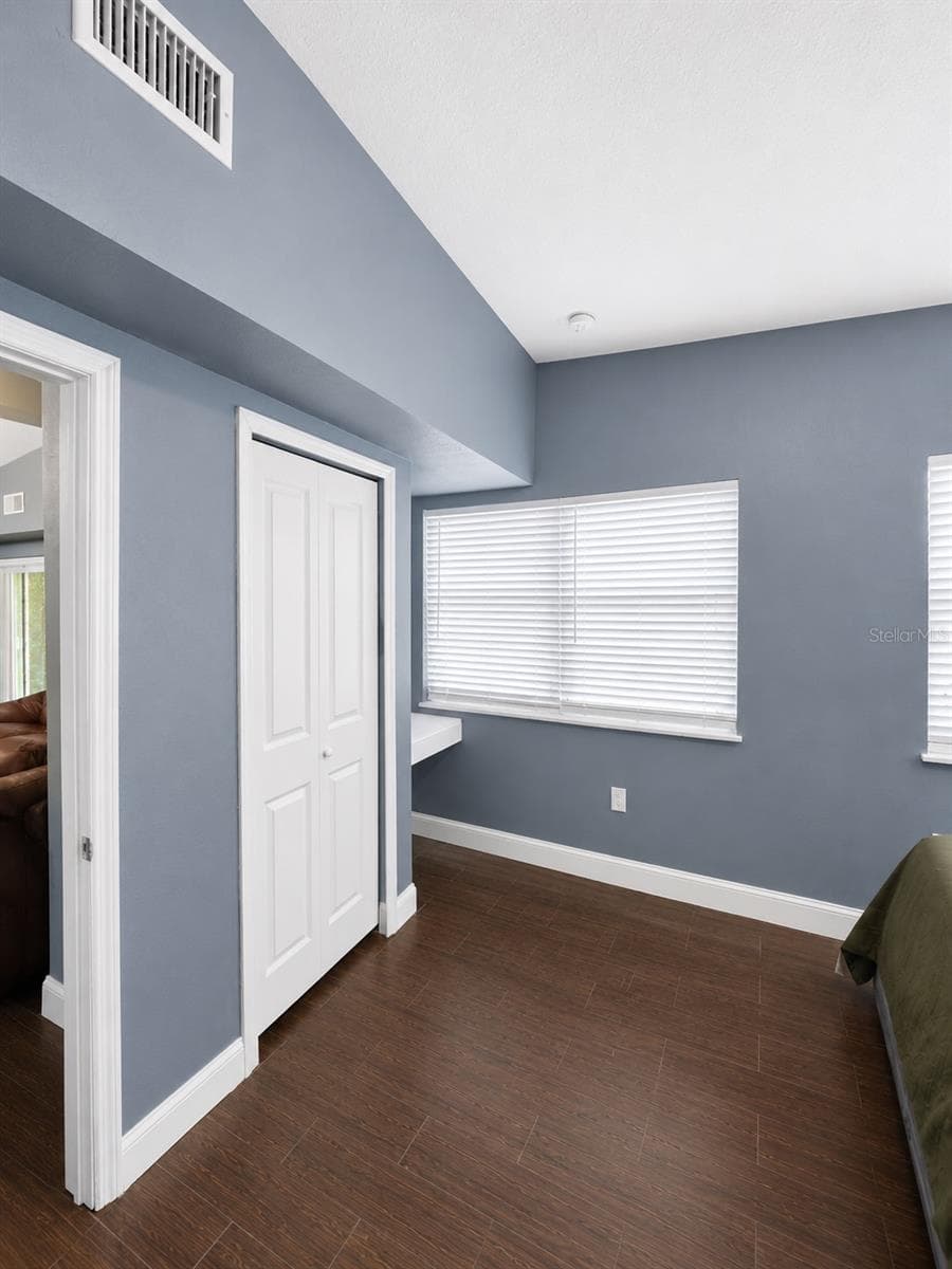 21442 GLADIS AVENUE — photo 31 of 44
