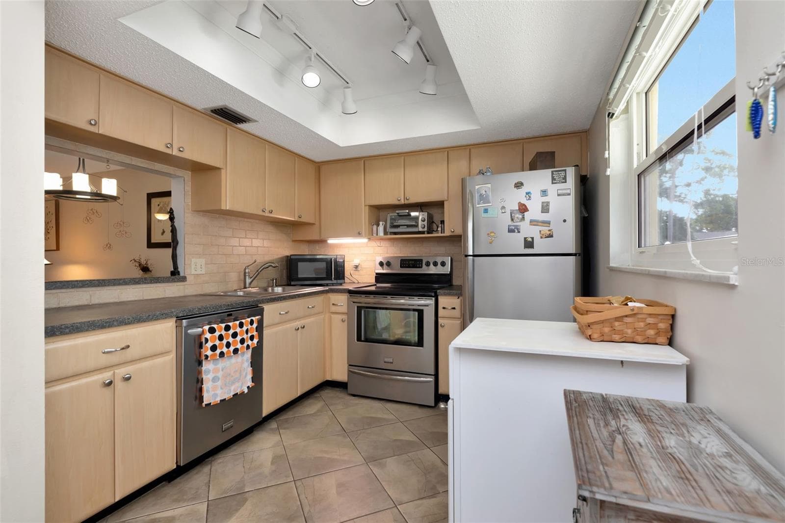 1024 DE SOTO DRIVE — photo 3 of 26