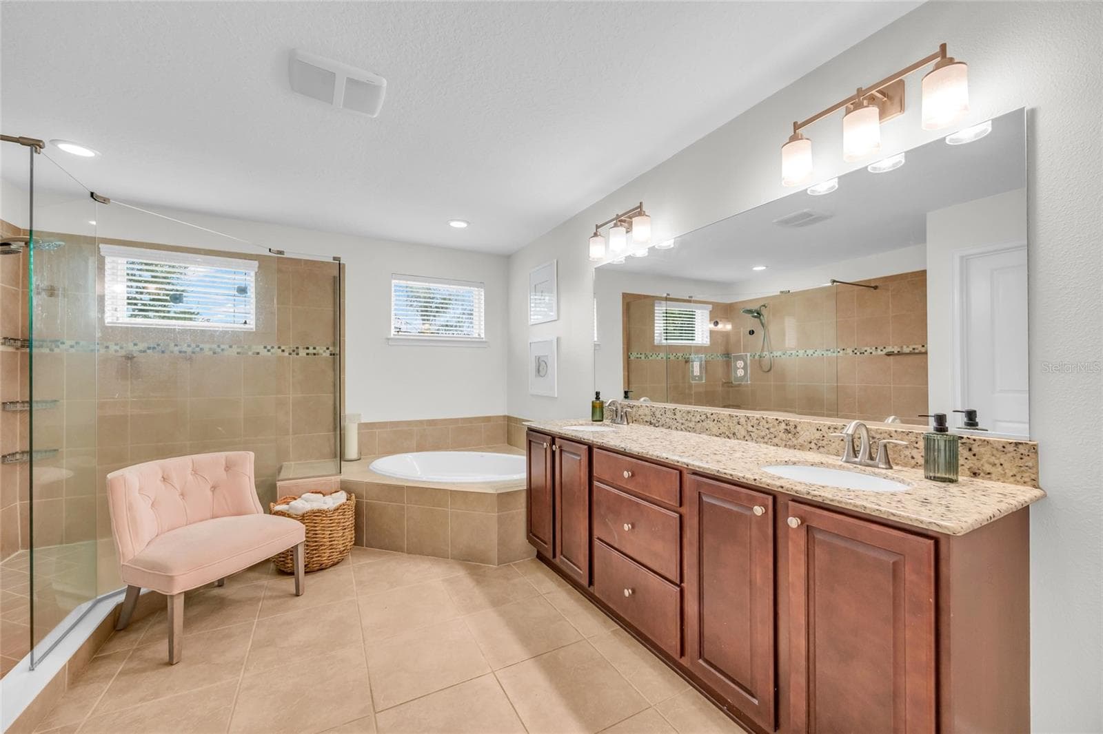 6835 STONEHEATH LANE — photo 47 of 71