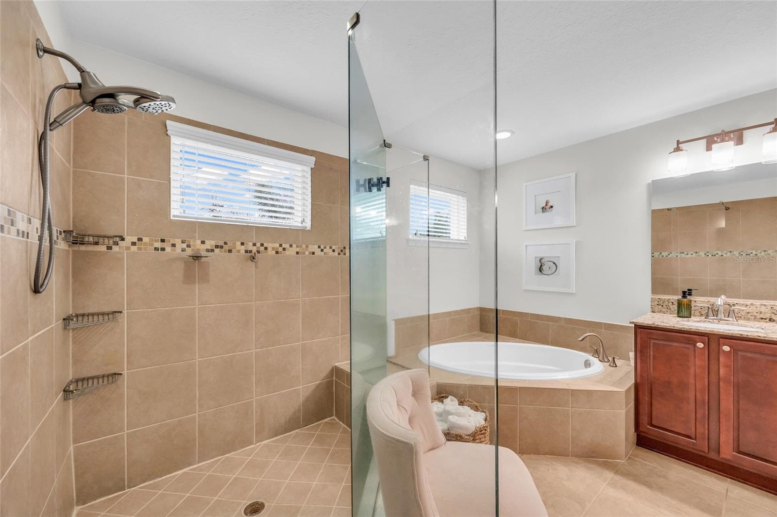 6835 STONEHEATH LANE — photo 48 of 71
