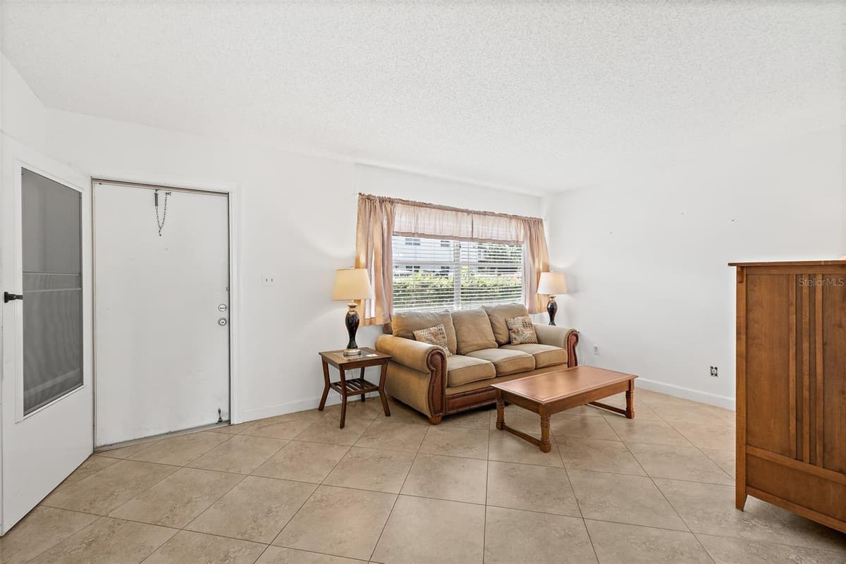 6500 FALCON WAY — photo 5 of 35