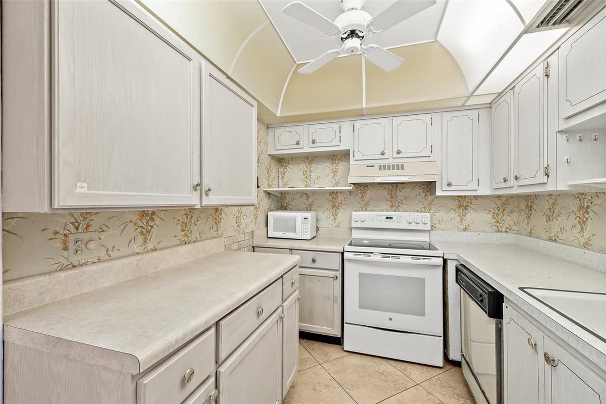6500 FALCON WAY — photo 8 of 35