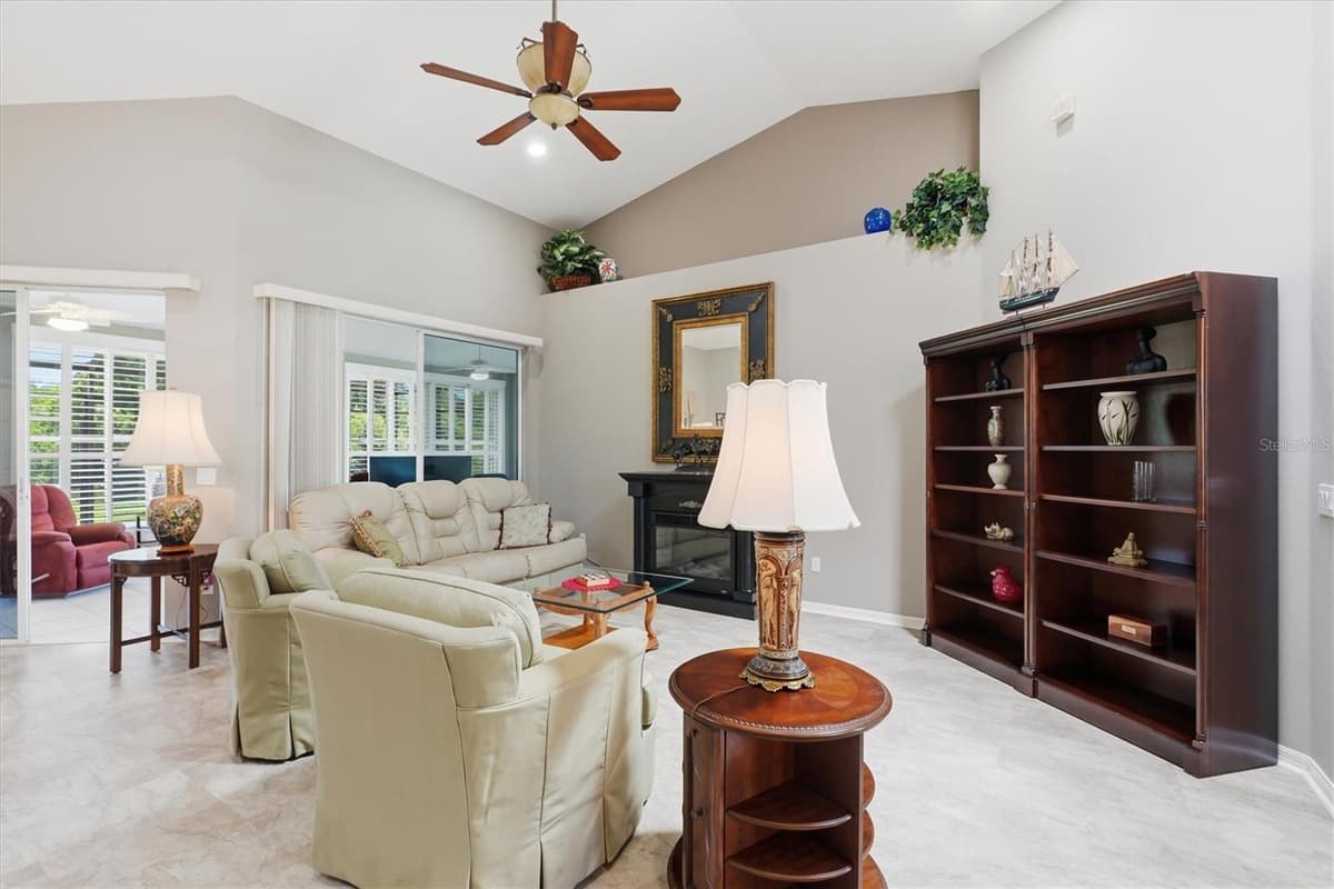 6042 LANDINGS BOULEVARD — photo 13 of 51