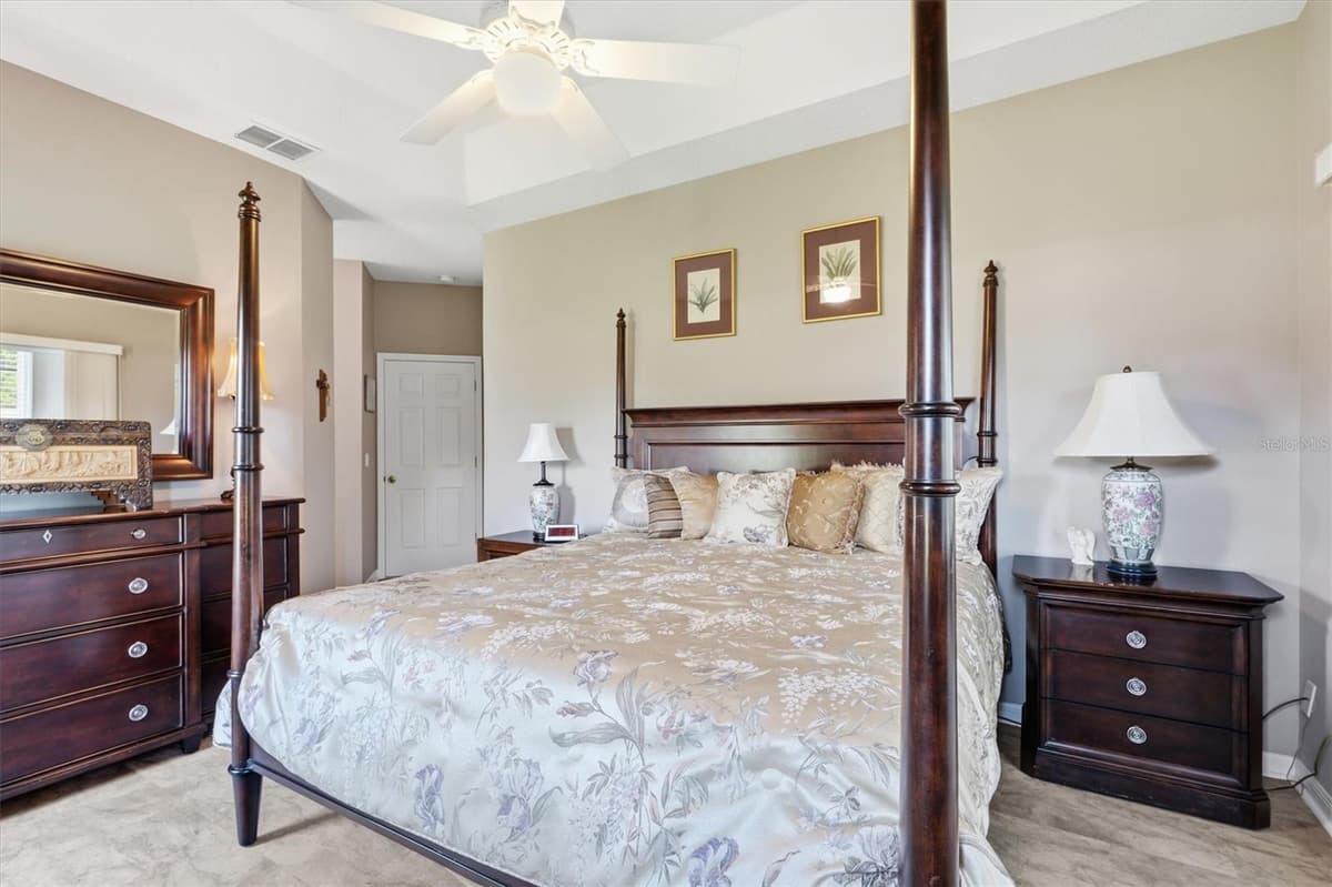 6042 LANDINGS BOULEVARD — photo 16 of 51