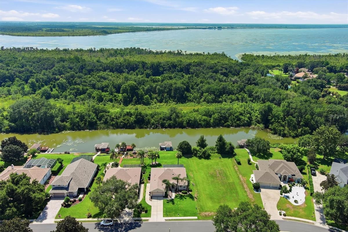6042 LANDINGS BOULEVARD — photo 38 of 51