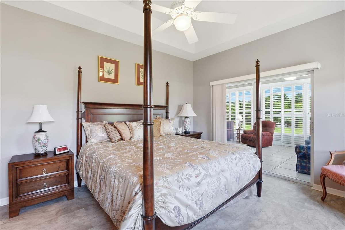 6042 LANDINGS BOULEVARD — photo 15 of 51