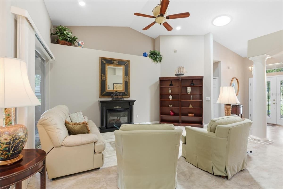 6042 LANDINGS BOULEVARD — photo 14 of 51