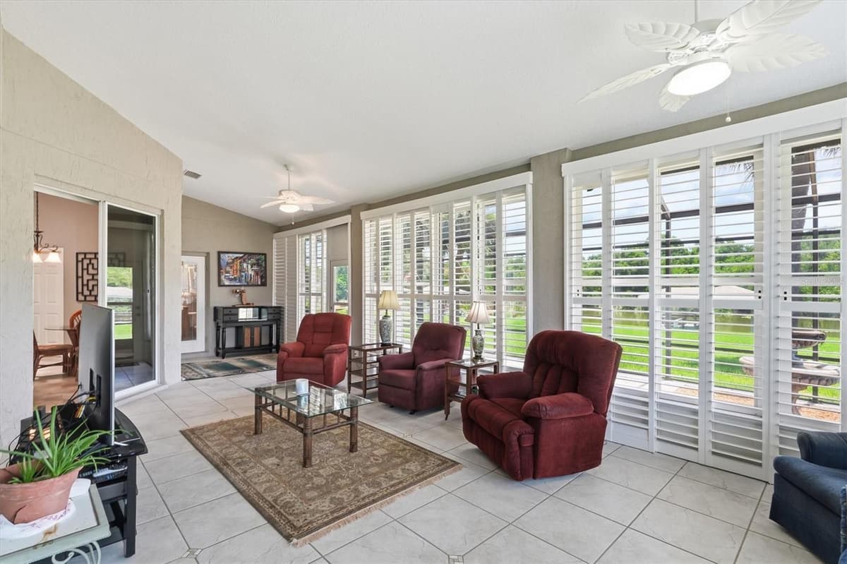 6042 LANDINGS BOULEVARD — photo 5 of 51
