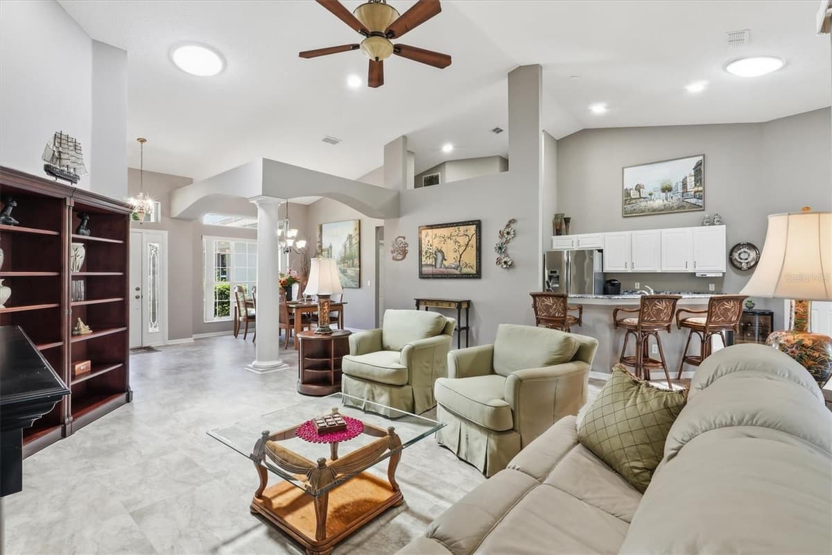 6042 LANDINGS BOULEVARD — photo 2 of 51