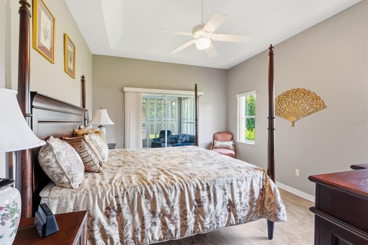 6042 LANDINGS BOULEVARD — photo 17 of 51