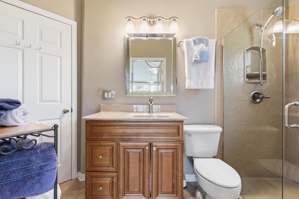 6042 LANDINGS BOULEVARD — photo 23 of 51