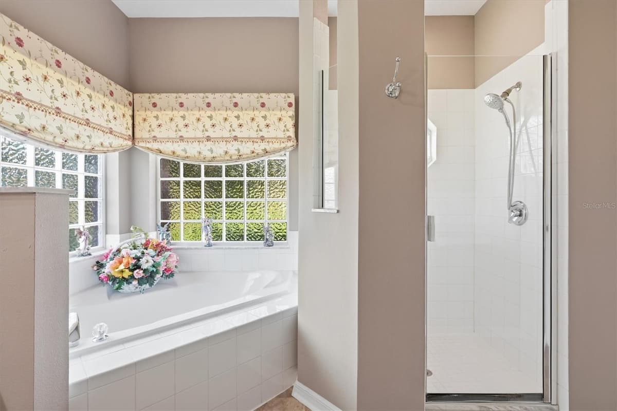 6042 LANDINGS BOULEVARD — photo 19 of 51