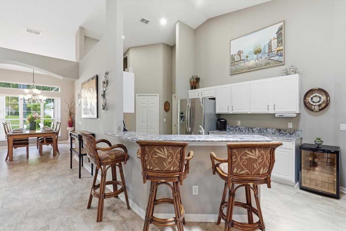 6042 LANDINGS BOULEVARD — photo 6 of 51