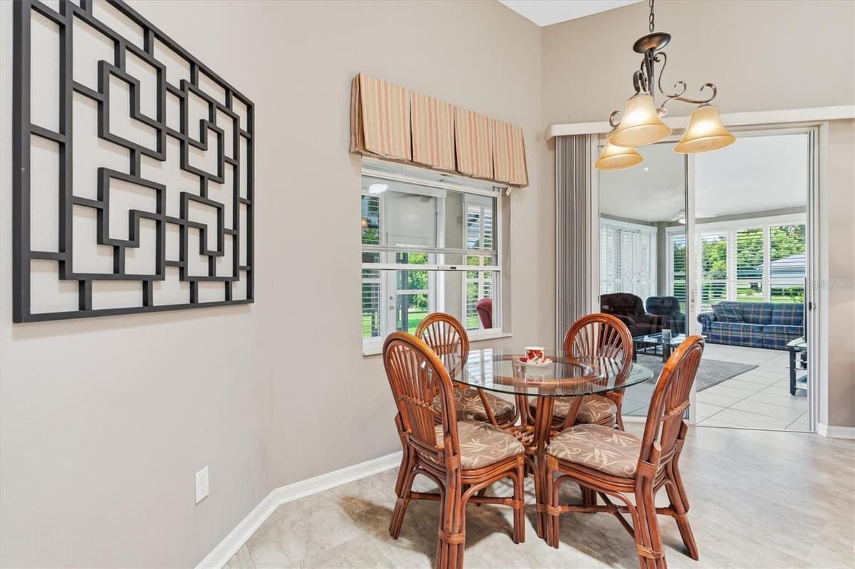 6042 LANDINGS BOULEVARD — photo 10 of 51