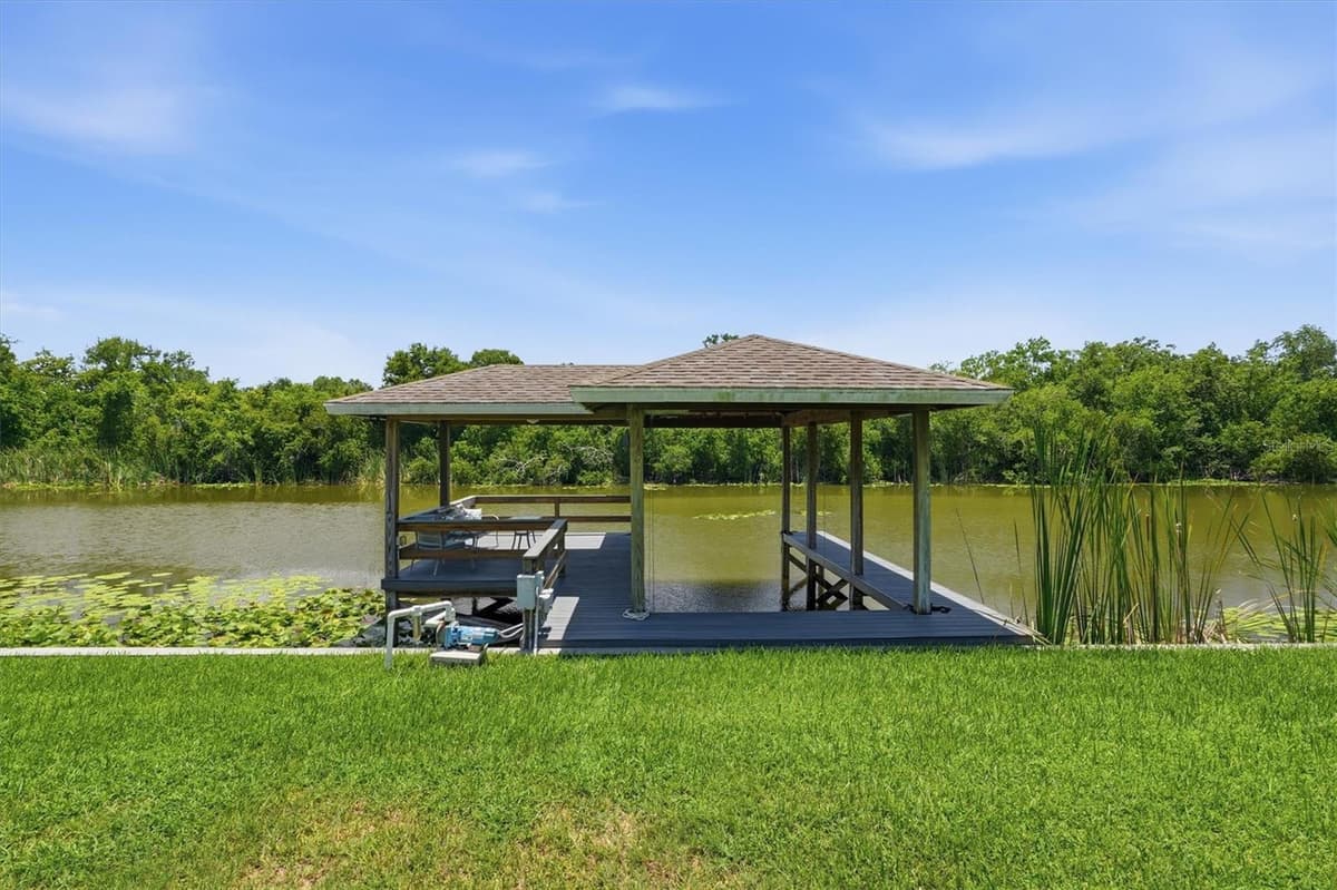 6042 LANDINGS BOULEVARD — photo 31 of 51
