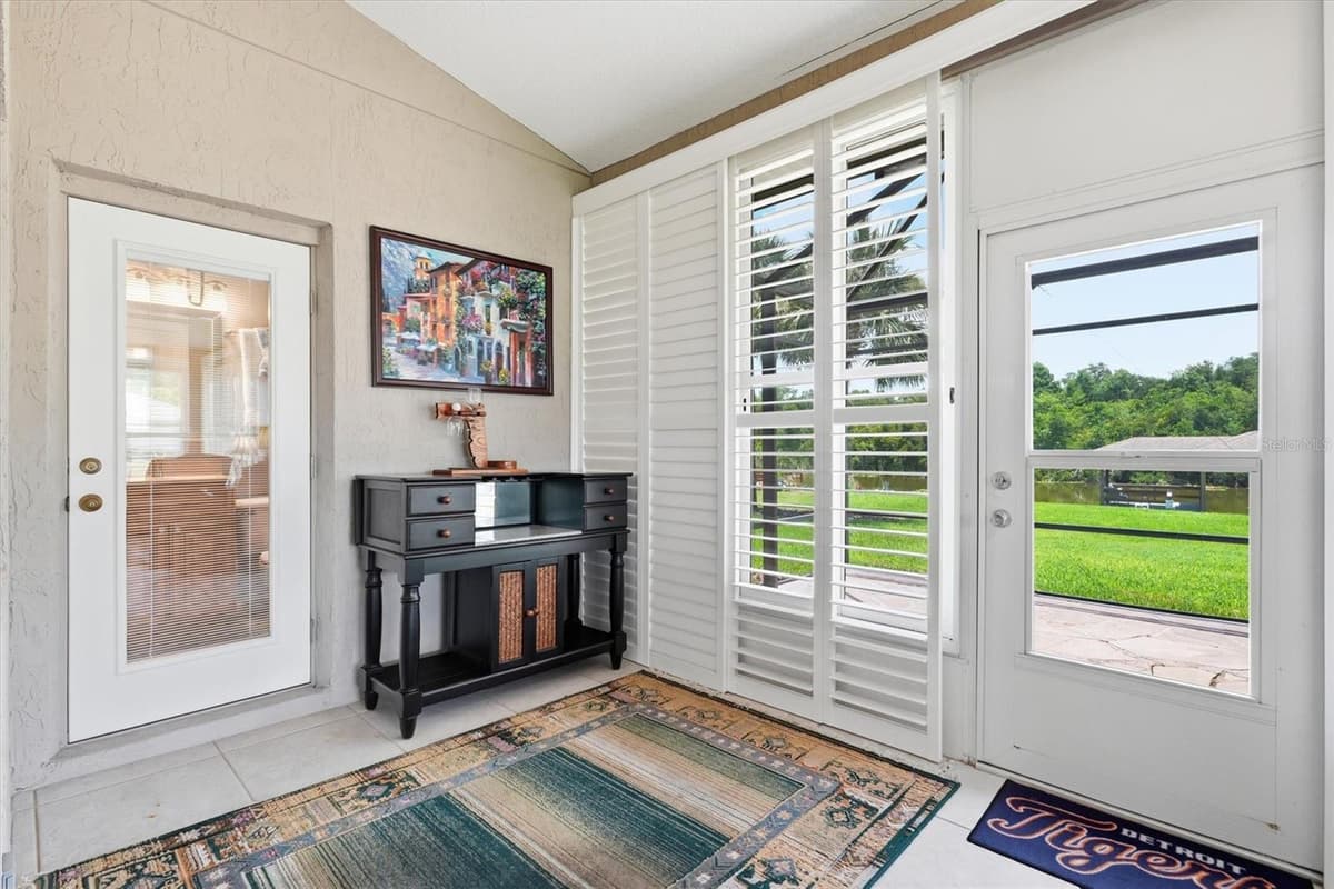 6042 LANDINGS BOULEVARD — photo 24 of 51