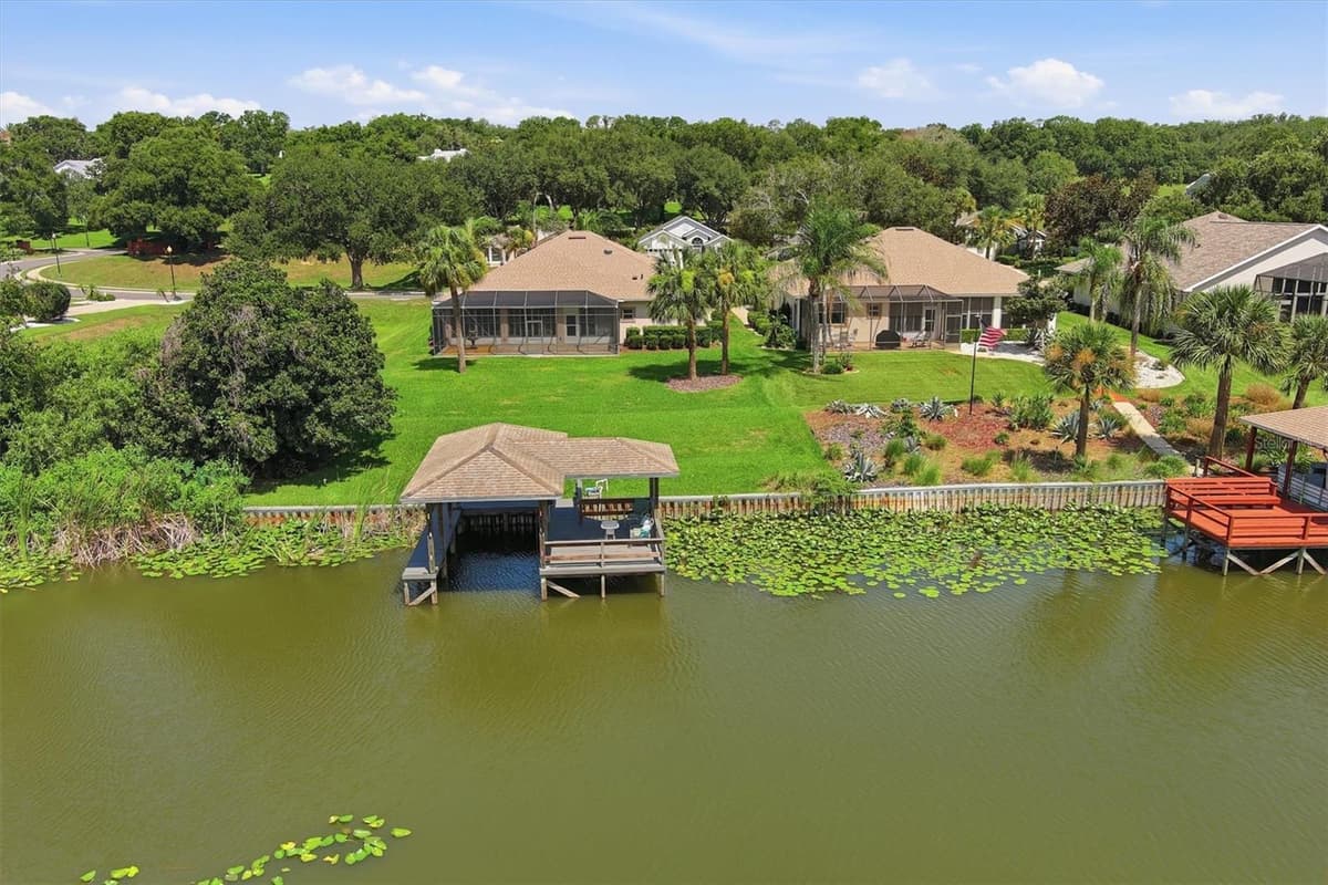 6042 LANDINGS BOULEVARD — photo 4 of 51