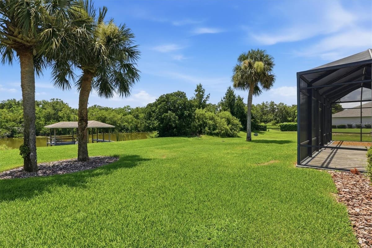 6042 LANDINGS BOULEVARD — photo 3 of 51