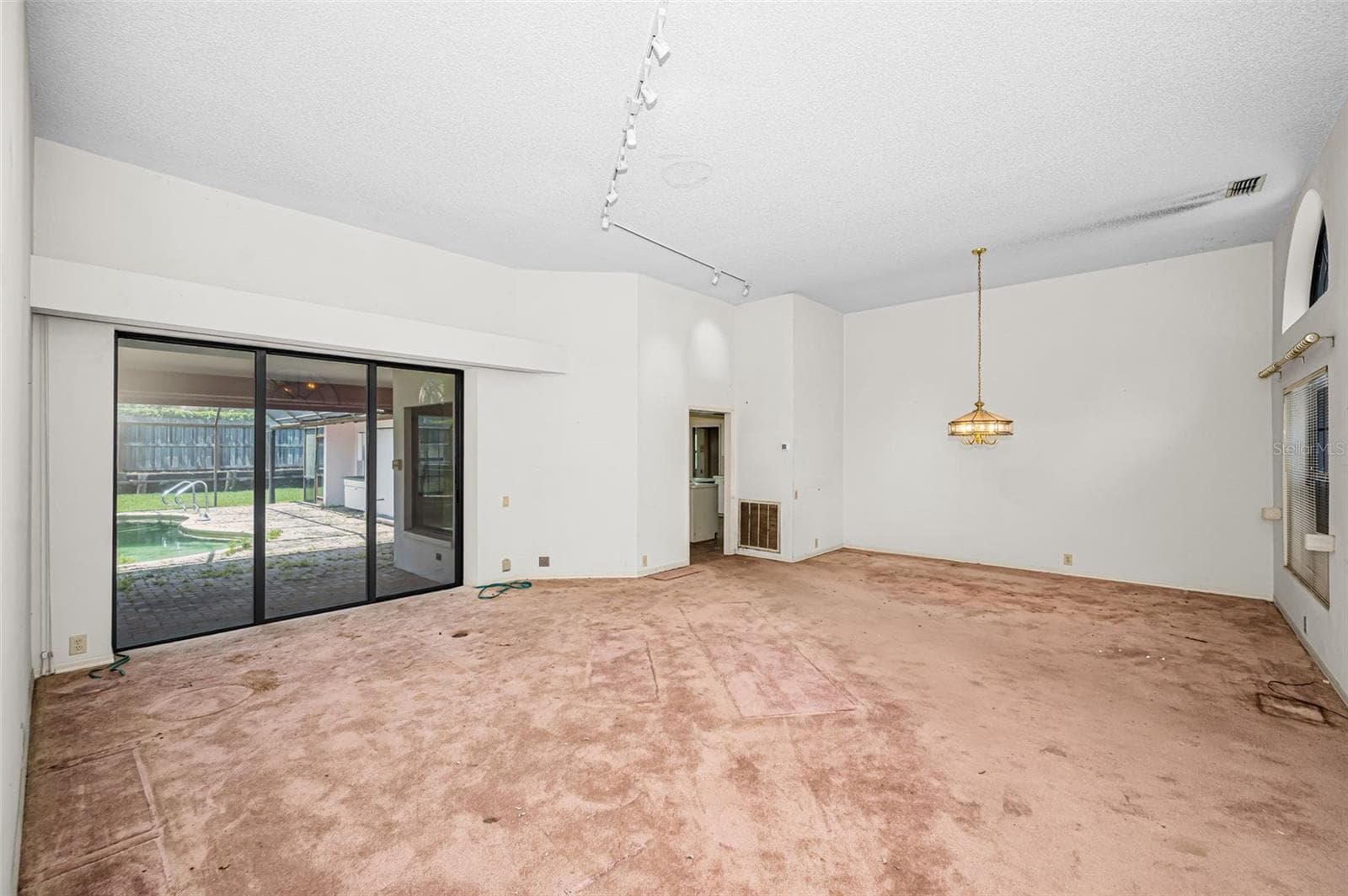 107 WOODCREEK DRIVE — photo 5 of 36