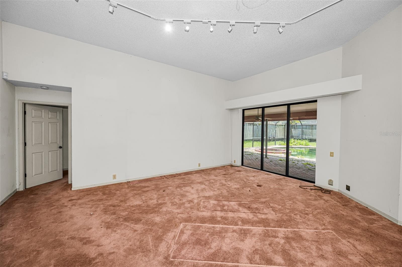 107 WOODCREEK DRIVE — photo 4 of 36