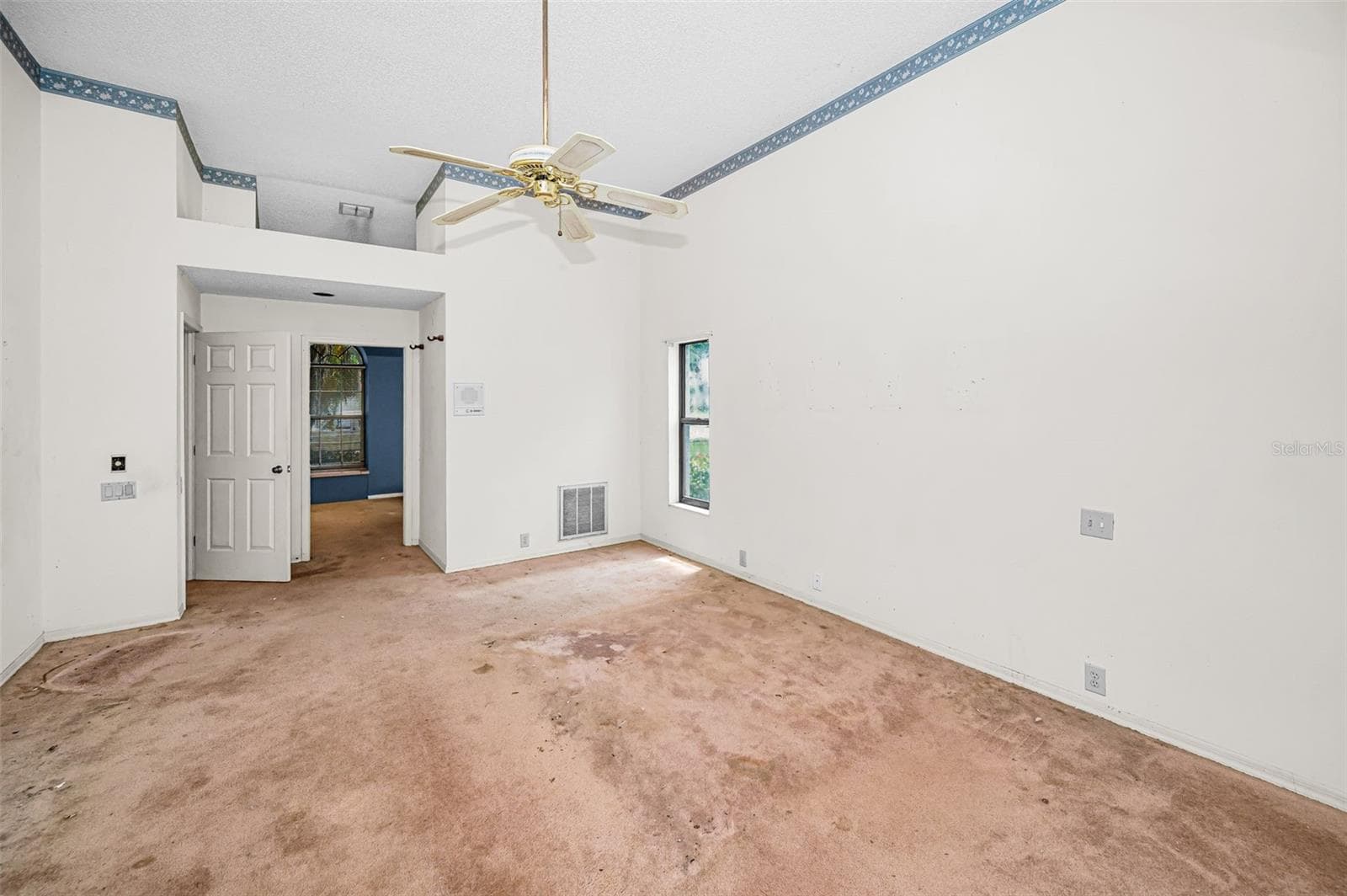 107 WOODCREEK DRIVE — photo 15 of 36