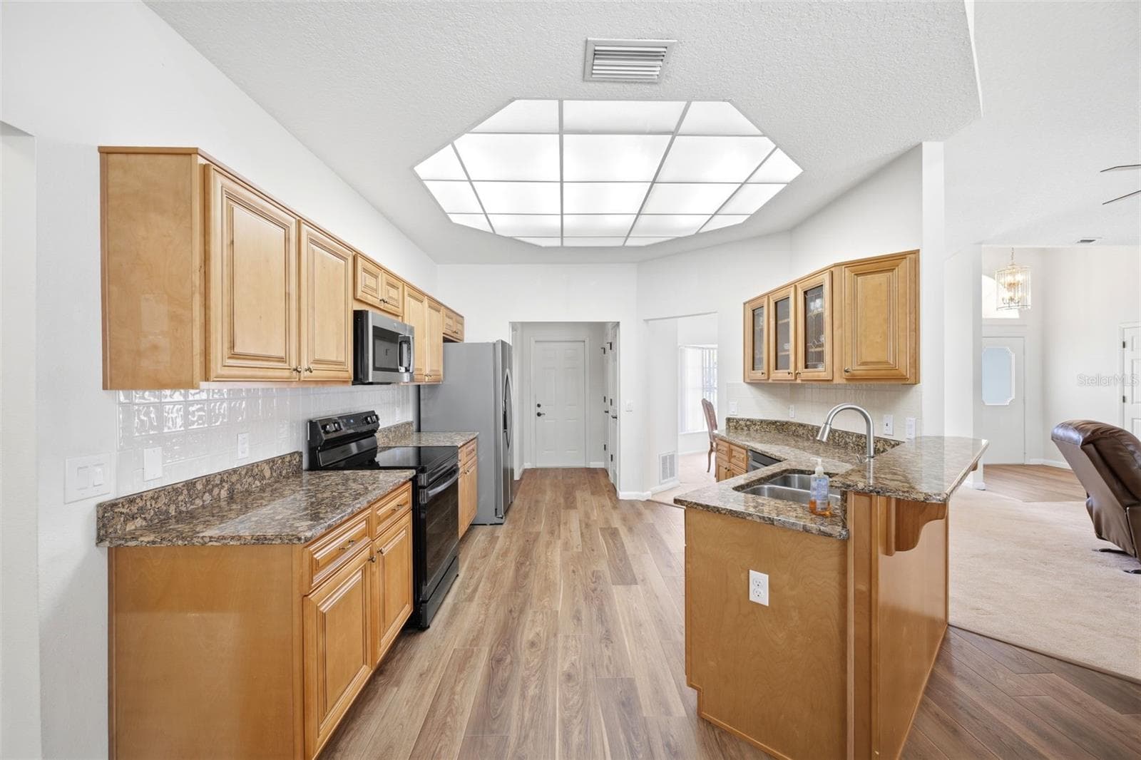 1269 HUBBARD COURT — photo 9 of 68