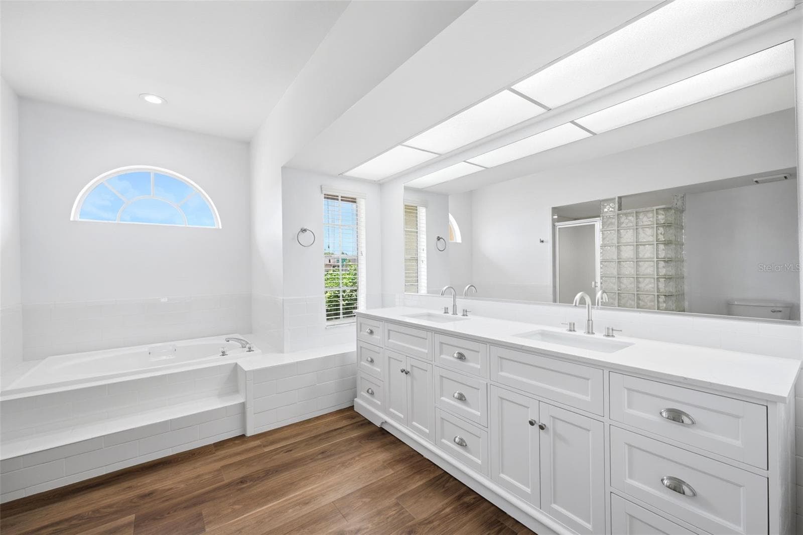 1269 HUBBARD COURT — photo 3 of 68